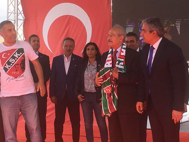Taraftardan protesto, başkandan forma