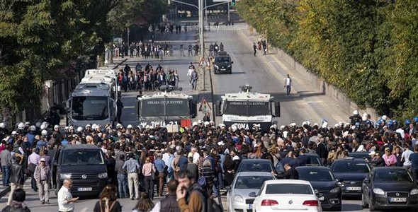 Gar katliamı anmasında gerginlik