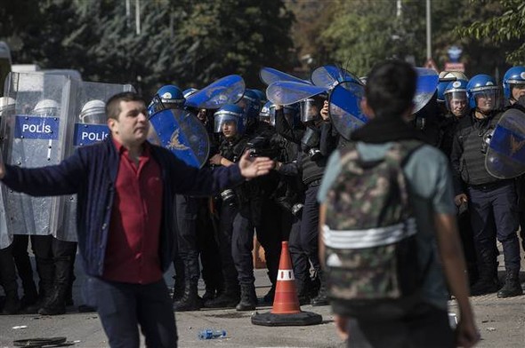 Gar katliamı anmasında gerginlik