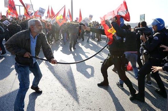 Gar katliamı anmasında gerginlik