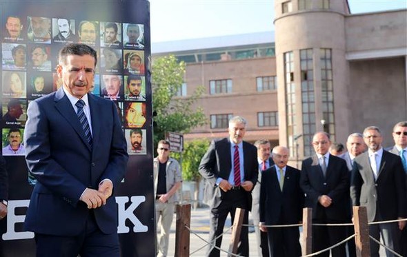 Gar katliamı anmasında gerginlik