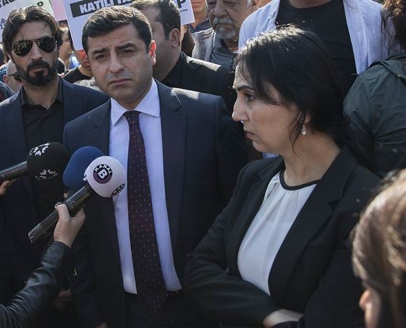 Gar katliamı anmasında gerginlik