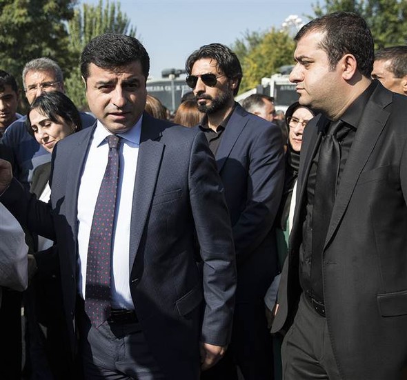 Gar katliamı anmasında gerginlik