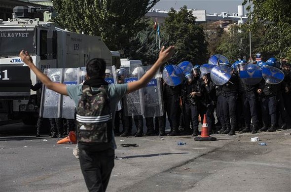 Gar katliamı anmasında gerginlik