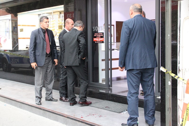İzmir’de silahlı kuyumcu soygunu girişimi