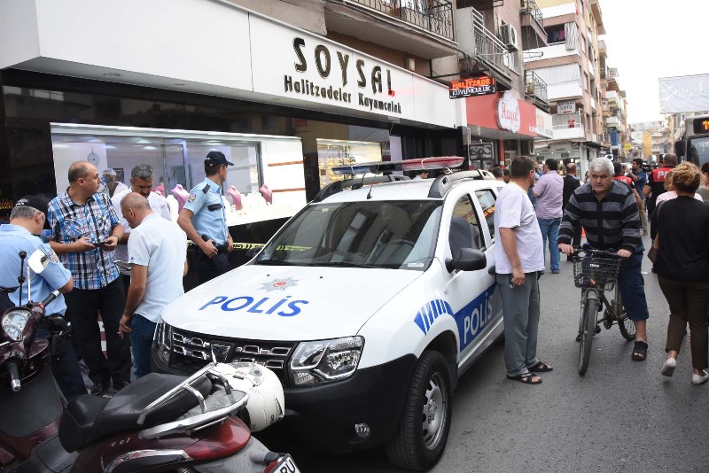 İzmir’de silahlı kuyumcu soygunu girişimi