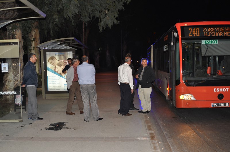 İzmir'de dehşet! Yolcuları tinerle yakmaya çalıştı