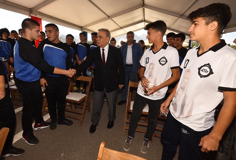İzmir'de 3 gemi daha hizmete girdi