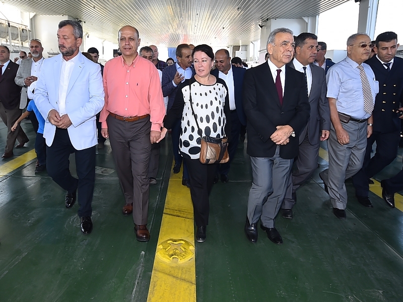 İzmir'de 3 gemi daha hizmete girdi