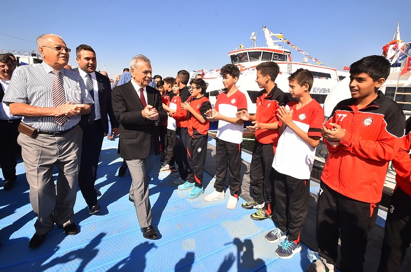 İzmir'de 3 gemi daha hizmete girdi