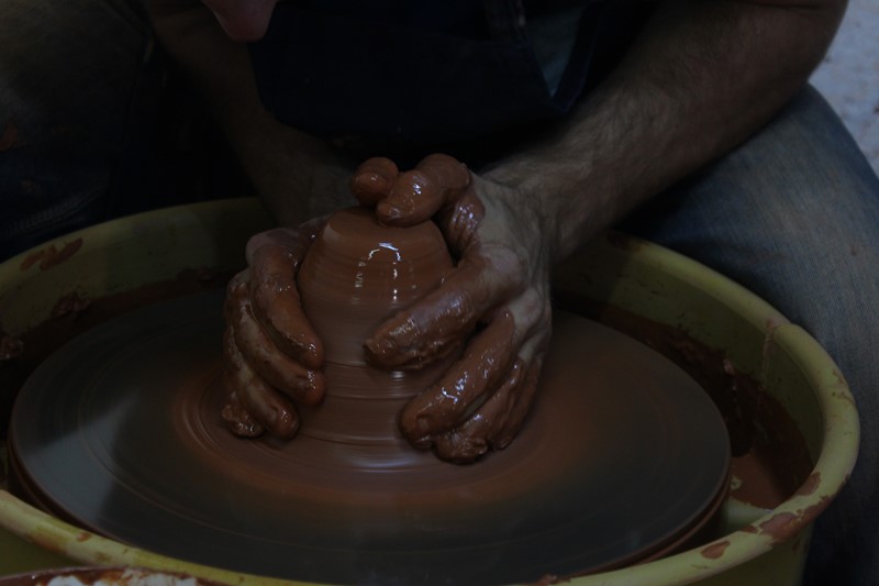 ABD'den geldi, çömlekçi oldu