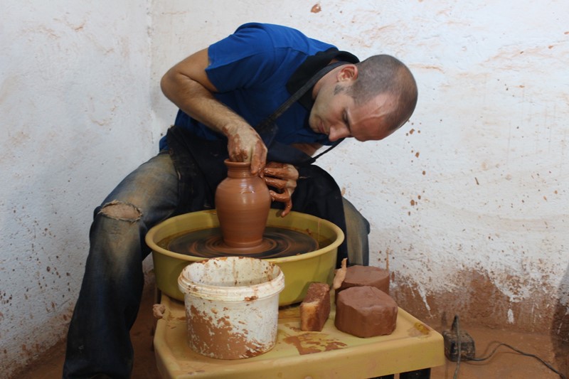 ABD'den geldi, çömlekçi oldu