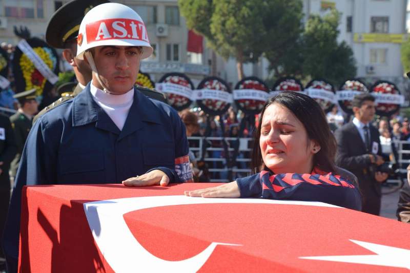 İzmir, şehidini son yolculuğuna uğurladı