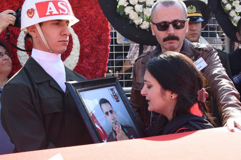 İzmir, şehidini son yolculuğuna uğurladı