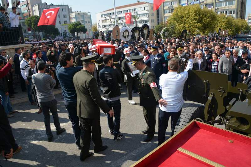 İzmir, şehidini son yolculuğuna uğurladı