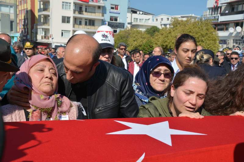 İzmir, şehidini son yolculuğuna uğurladı
