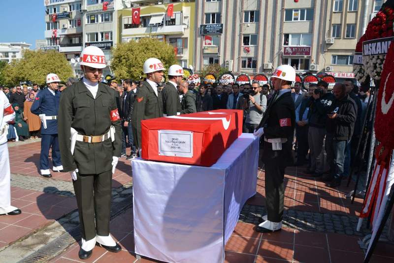 İzmir, şehidini son yolculuğuna uğurladı