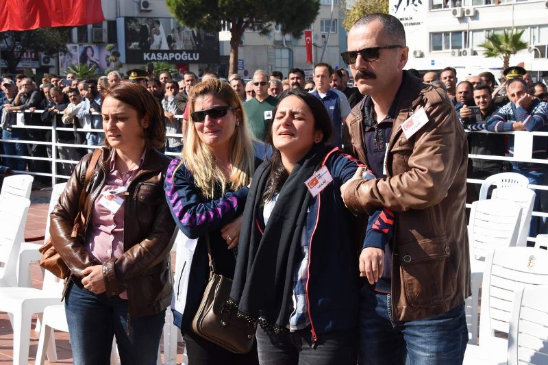 İzmir, şehidini son yolculuğuna uğurladı