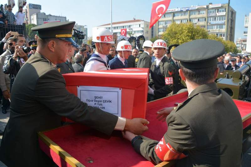 İzmir, şehidini son yolculuğuna uğurladı