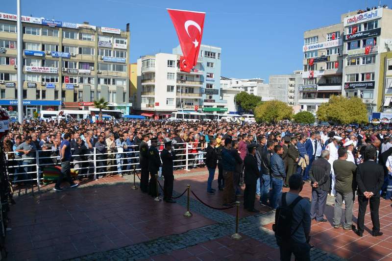 İzmir, şehidini son yolculuğuna uğurladı