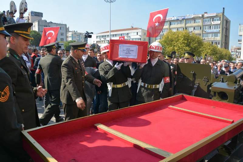 İzmir, şehidini son yolculuğuna uğurladı