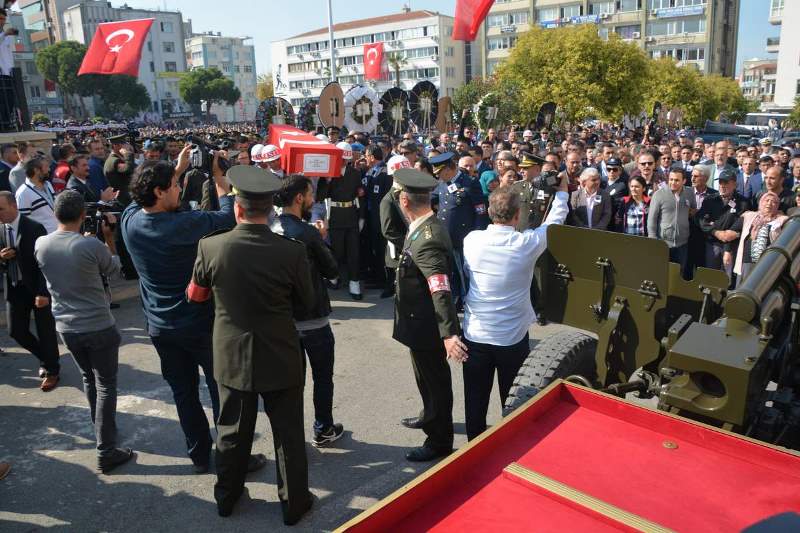 İzmir, şehidini son yolculuğuna uğurladı