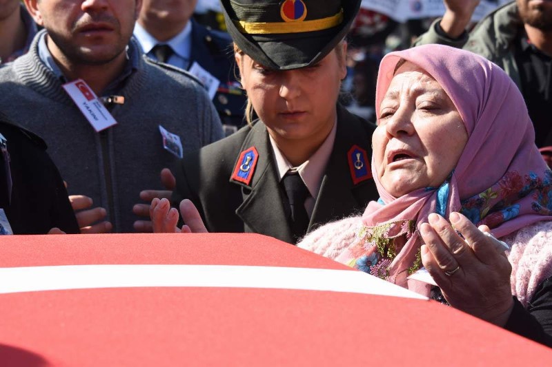 İzmir, şehidini son yolculuğuna uğurladı