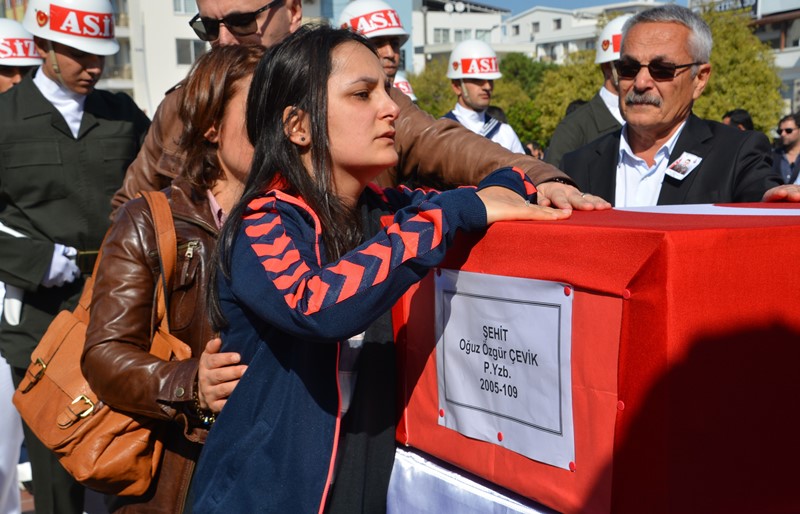 İzmir, şehidini son yolculuğuna uğurladı