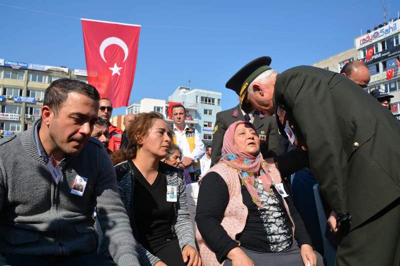 İzmir, şehidini son yolculuğuna uğurladı