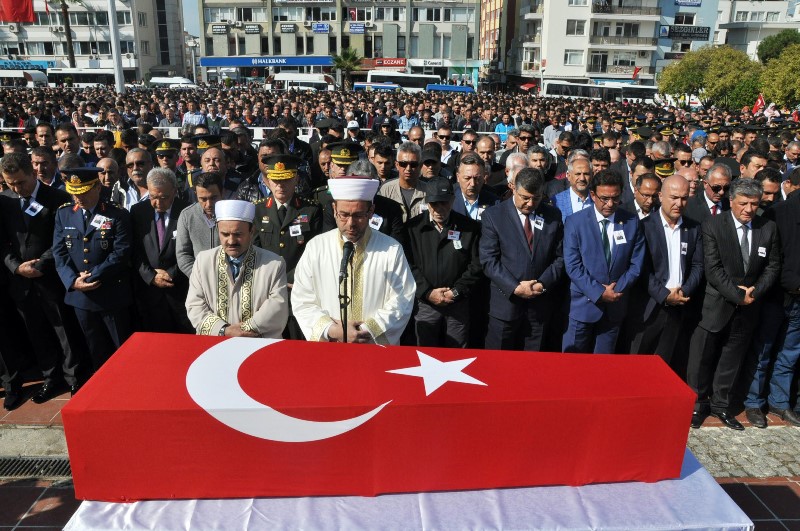 İzmir, şehidini son yolculuğuna uğurladı