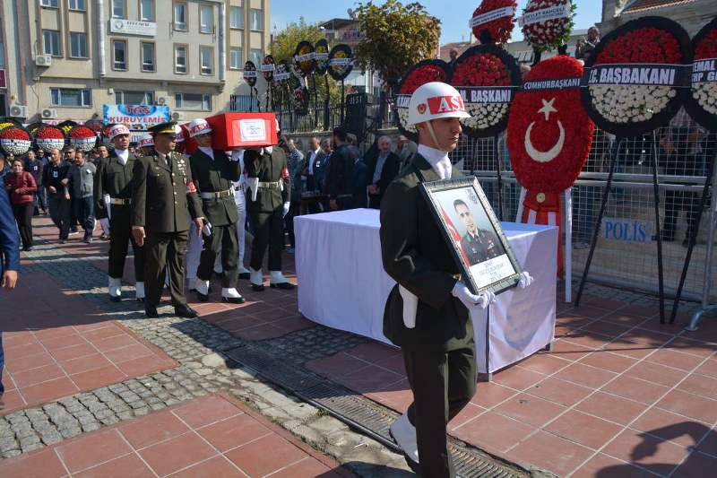 İzmir, şehidini son yolculuğuna uğurladı