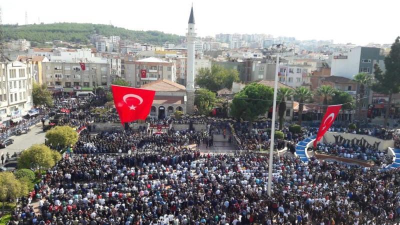 İzmir, şehidini son yolculuğuna uğurladı
