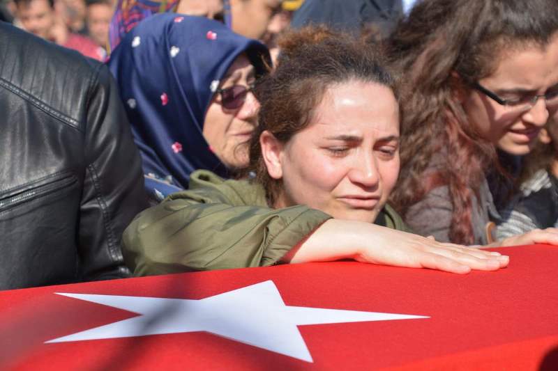 İzmir, şehidini son yolculuğuna uğurladı