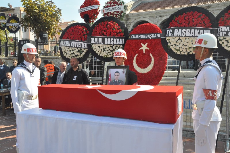 İzmir, şehidini son yolculuğuna uğurladı