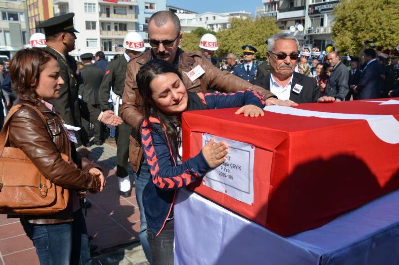 İzmir, şehidini son yolculuğuna uğurladı
