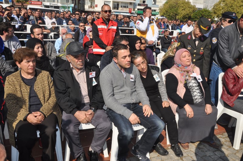 İzmir, şehidini son yolculuğuna uğurladı