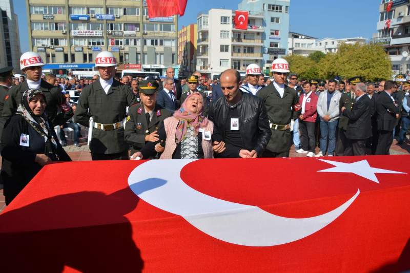 İzmir, şehidini son yolculuğuna uğurladı