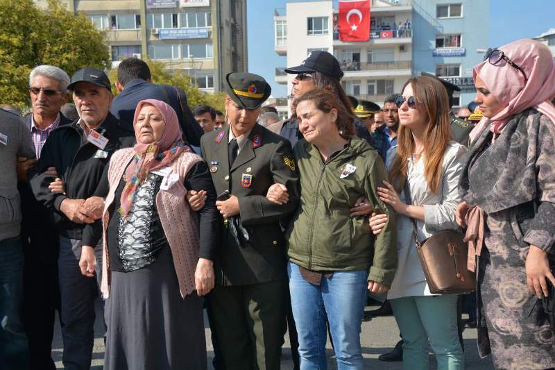 İzmir, şehidini son yolculuğuna uğurladı