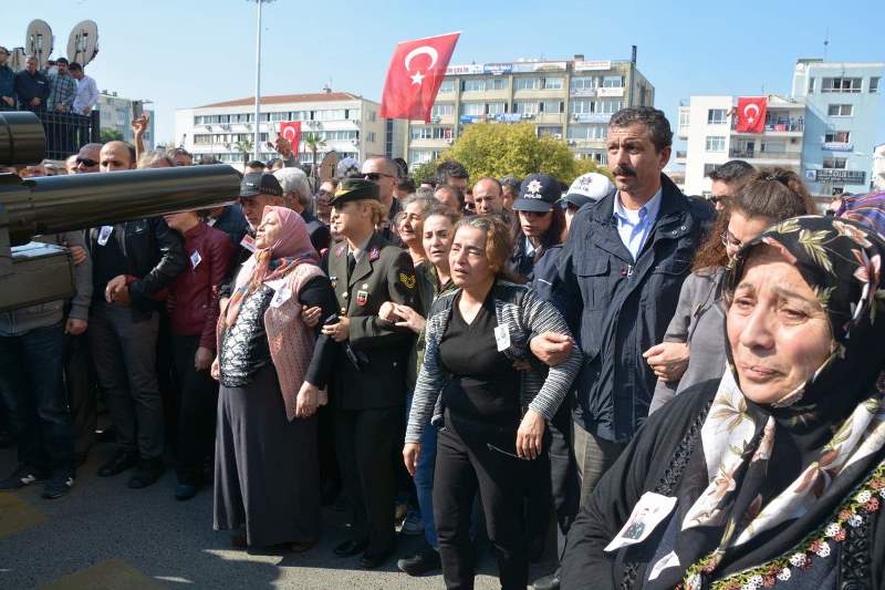 İzmir, şehidini son yolculuğuna uğurladı