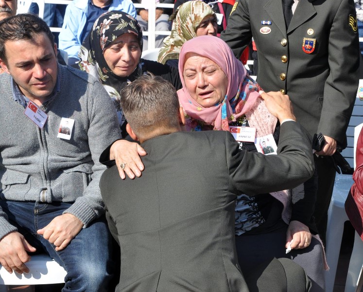 İzmir, şehidini son yolculuğuna uğurladı