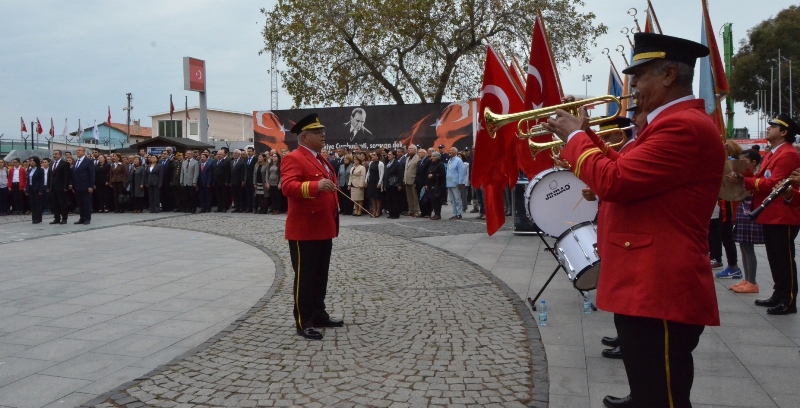 İzmir Ata’nın huzurunda...