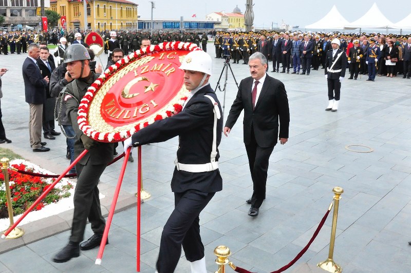 İzmir Ata’nın huzurunda...