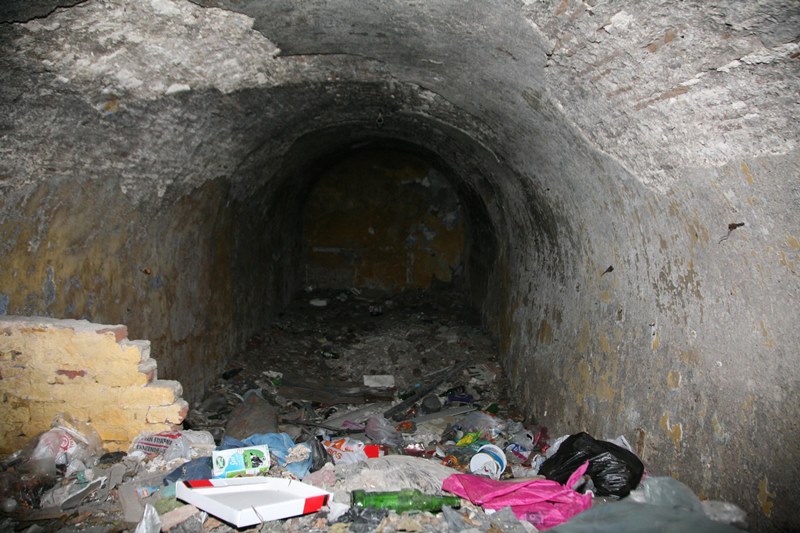 Tabela asmakla tarih kurtulmuyor