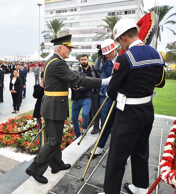 İzmir Ata’nın huzurunda...