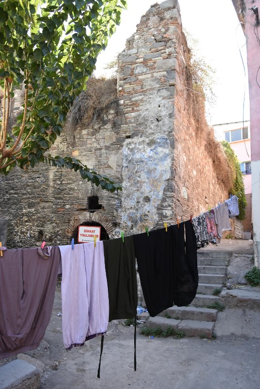 Tabela asmakla tarih kurtulmuyor
