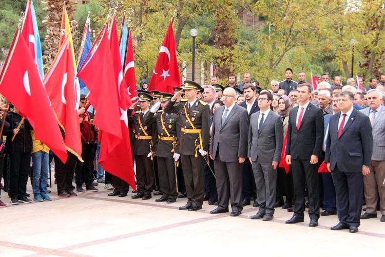 İzmir Ata’nın huzurunda...