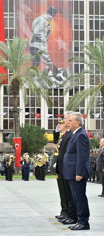 İzmir Ata’nın huzurunda...