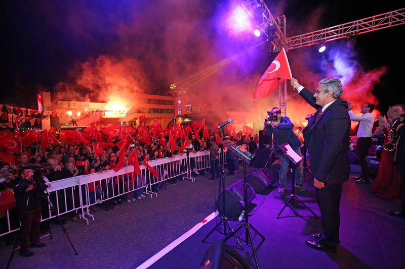 Kentin dört bir yanında Cumhuriyet coşkusu