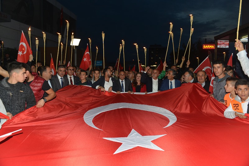 Kentin dört bir yanında Cumhuriyet coşkusu