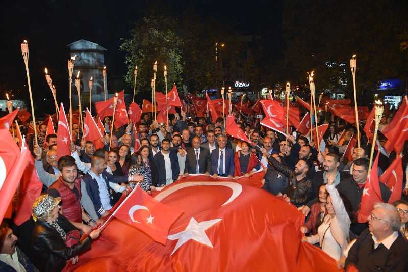 Kentin dört bir yanında Cumhuriyet coşkusu